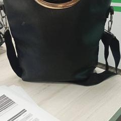 Taška أسود, jak nahlášeno محطة الرياض (الرياض) pomocí iLost