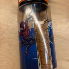 زجاجة، كما تم الإبلاغ عنه بواسطة Pathé Utrecht Leidsche Rijn عبر iLost