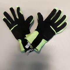 Vestiario - handschoenen, come riportato da Centraal magazijn utilizzando iLost