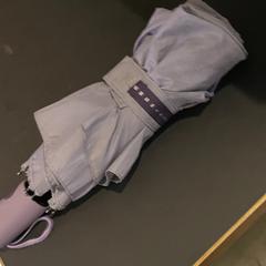 umbrella, amint azt The Tire Station Hotel az iLost segítségével jelentette.