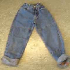 Jeans blauw, a été signalé par Gemeente Leopoldsburg utilisant iLost