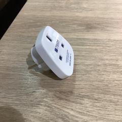 Adaptateur électrique, zgłoszono przez MEININGER Hotel Bordeaux Gare Saint-Jean przy użyciu iLost