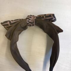 İLost kullanarak Gemeente Nijmegen tarafından bildirildiği gibi Saç bandı