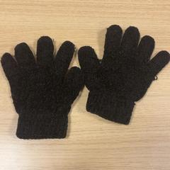 Gants Zwart, a été signalé par Pathé Amsterdam Noord utilisant iLost