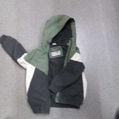 Casaco kinderjasje groen/grijs/wit, como reportado por IKEA Heerlen utilizando o iLost