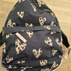 Rugzak Zwart met hartjes, come riportato da Connexxion Noord Holland Noord Alkmaar utilizzando iLost