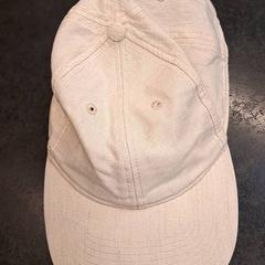 Cappellino da baseball, come riportato da Rotterdam The Hague Airport utilizzando iLost