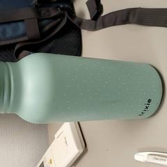 Bouteille à boire, a été signalé par Centraal magazijn utilisant iLost