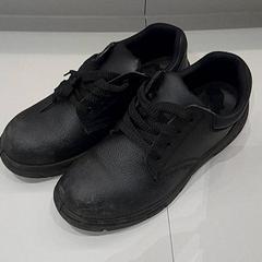 الحذاء & أحذية العمل Zwart، كما تم الإبلاغ عنه بواسطة Van der Valk Hotel Schiphol عبر iLost