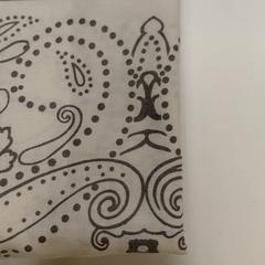 Gargantilla gris et blanc, ha sido reportado por IKEA Clermont Ferrand con iLost