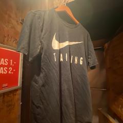 Tshirt Black, as reported by Club Nyx/Exit Café using iLost