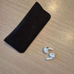 Airpod, jak nahlášeno Amsterdam ID Aparthotel pomocí iLost