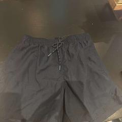 수영복 donkerblauw, iLost를 사용하여 Van der Valk Hotel Amsterdam-Amstel에 보고됨