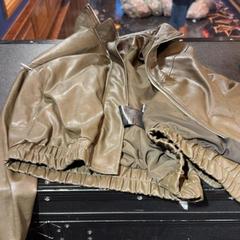 Chaqueta Leren jas, ha sido reportado por Café Leentje con iLost