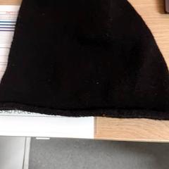 Hat Bonnet noir en  laine H&M, as reported by IKEA Nantes using iLost