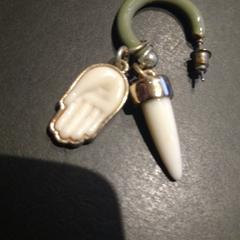 Oorbel، كما تم الإبلاغ عنه بواسطة TivoliVredenburg عبر iLost