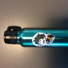 Green steel bottle, rapporterat av MEININGER Hotel Berlin Airport med iLost