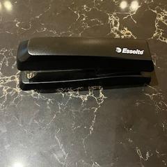 Nietmachine Esselte, gemeldet von Van der Valk Hotel Veenendaal über iLost