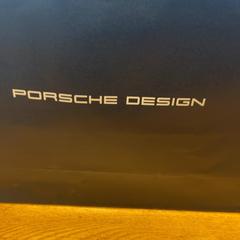 Purchase porsche design, amint azt Designer Outlet Roermond az iLost segítségével jelentette.