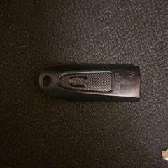 Pamięć usb Black, zgłoszono przez KABUL à GoGo / Teatro przy użyciu iLost