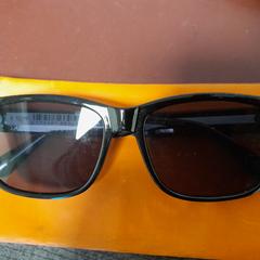 Etui na okulary z okularami noire, zgłoszono przez TCL przy użyciu iLost