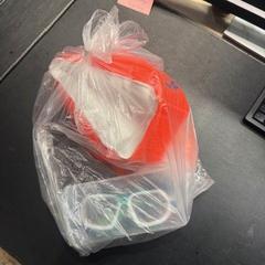 Schwimmbänder en zwembril, gemeldet von Van der Valk Hotel Assen über iLost