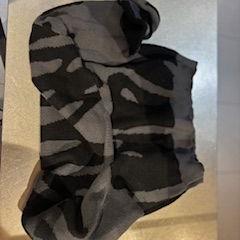 스웨터 noir et gris, iLost를 사용하여 MEININGER Hotel Lyon Centre Berthelot에 보고됨