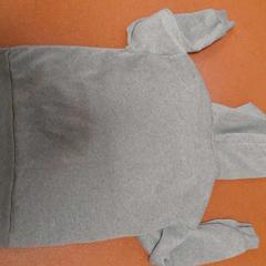 Felpa con cappuccio boa gris, come riportato da TCL utilizzando iLost