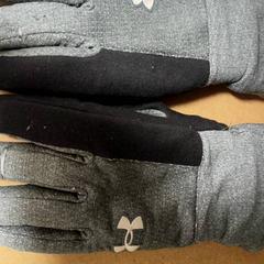 Kesztyű Grijs, amint azt RRReis IJssel-Vecht Lelystad az iLost segítségével jelentette.