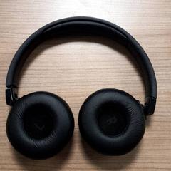 Auriculars Zwart, segons ha informat Transdev Hoeksche Waard Goeree Overflakkee mitjançant iLost