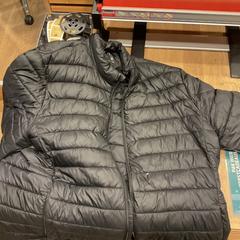 Chaqueta, ha sido reportado por Designer Outlet Roosendaal con iLost