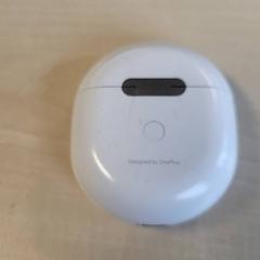 Airpods fodral, rapporterat av Connexxion Haarlem IJmond med iLost