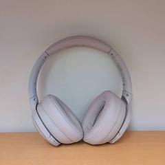 Headphones, as reported by Keolis Lund using iLost