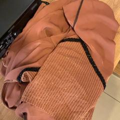 Vestit Marron, segons ha informat MEININGER Hotel Marseille Centre la Joliette mitjançant iLost