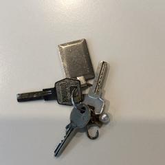 Kulcstartó met foto en parel, amint azt Gemeente Weert az iLost segítségével jelentette.