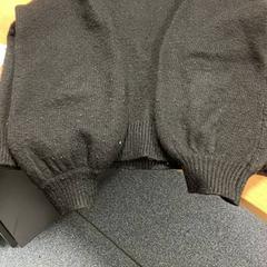 كنزة صوفية، كما تم الإبلاغ عنه بواسطة Sheraton Brussels Airport Hotel عبر iLost