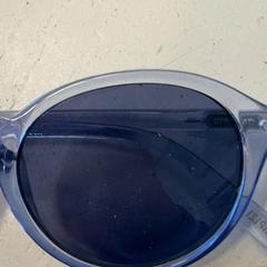 Occhiali da sole, come riportato da HTM utilizzando iLost