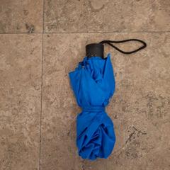 Umbrella Blauw, as reported by Centraal magazijn using iLost