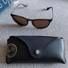 Rayban Zonnebril in Rayban mapje a été signalé sur iLost