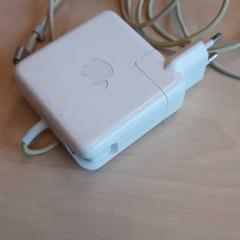 Laptop oplader, gisa salatu by UvA Science Park 904 iLost erabiliz