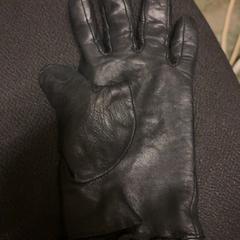 Gloves Leer, as reported by KABUL à GoGo / Teatro using iLost