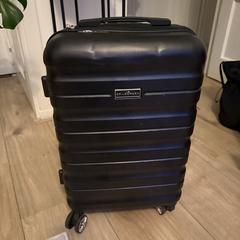 Black small hand luggage an iLost gemeldet