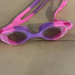 Duikbril, a été signalé par Familie Resort Molenwaard utilisant iLost