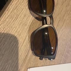 Sonnenbrille, gemeldet von Van der Valk Hotel Apeldoorn - De Cantharel über iLost