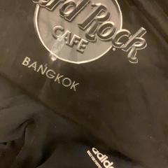 İLost kullanarak MEININGER Hotel Brussels City Center tarafından bildirildiği gibi Kıyafetler Tshirt and sweatpants