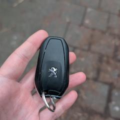 Peugeot car keys, jak bylo nahlášeno na iLost