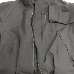 Kleding - Jas zwart, ha sido reportado por Centraal magazijn con iLost