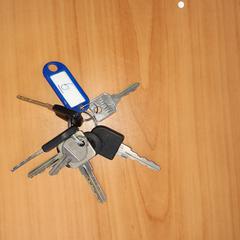 sleutelbos met blauw label, as reported by RRReis Overijssel / Flevoland-IJsselmond using iLost