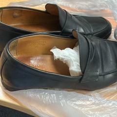 Sapatos masculinos black, como reportado por Sheraton Brussels Airport Hotel utilizando o iLost