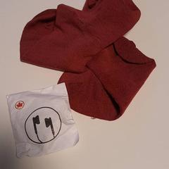 Mitjons & Tapes per a les orelles Rood, segons ha informat Van der Valk Hotel Tiel mitjançant iLost